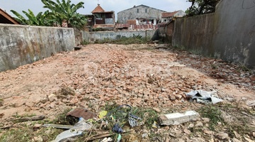 tampak depan tanah kosong strategis untuk kos,