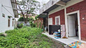 tampak depan rumah kos strategis kompleks gor
