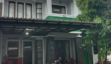 Rumah sangat terawat, bersih, rapih, dan sangat asri di dalam cluster di Jagakarsa, Fully Furnished, bebas banjir, lingkungan sangat nyaman, lokasi sangat strategis, dekat ke Transmart Cilandak 
