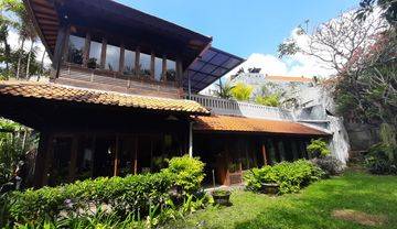 Rumah Villa Full Garden di Padang Sambian Kaja, Bali