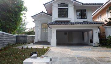 Rumah 2 Lantai Bagus Semi Furnished SHM di Sentul City, Bogor