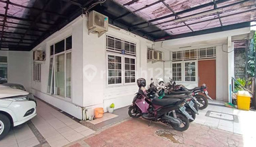 RUMAH KLASIK INTERIOR BERKELAS SAYAP RIAU BANDUNG STRATEGIS 