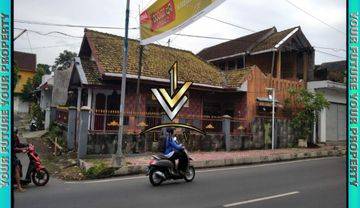 Rumah Kos Cantik Pinggir Jalan Dekat Unej