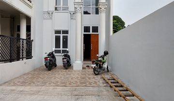 Rumah Baru Classic dalam cluster di Jagakarsa