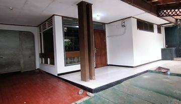 Disewakan Rumah Unfurnished  Jalan Raya Tebet Barat Dekat Supomo