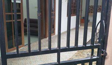 Rumah strategis dijual murah di Utan Kayu Selatan. Jakarta Timur
