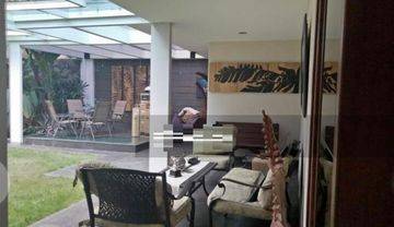 Rumah Ada Kolam Ikan di Sayap Dago Bandung