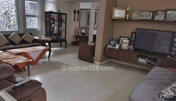 Rumah Classic Heritage di Mainroad Dago Bandung