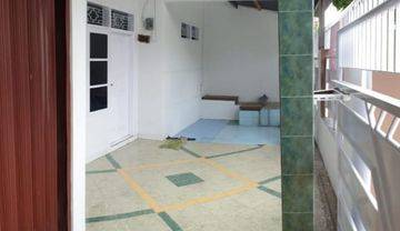 Rumah tengah kota Semarang siap huni dekat bandara dekat stasiun di Hasanudin Semarang Utara