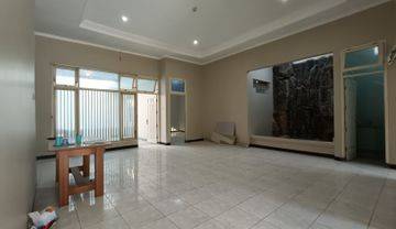 Rumah baru tengah kota Semarang siap pakai dekat undip disewakan di Bukit sari Semarang Selatan