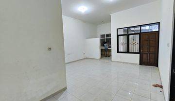 Rumah tengah kota Semarang dekat UPGRIS siap pakai disewakan di Tirtoyoso Rejosari Semarang tengah