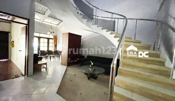 Rumah murah besar tengah kota daerah elit Semarang atas dekat tol dekat sekolah Akpol di Lompobatang Kaliwiru Candisari Semarang Selatan