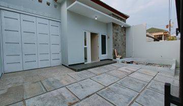 Rumah baru modern minimalis tengah kota Semarang siap huni dekat bandara dekat tol dekat pelabuhan dekat sekolah DCS dijual di Puri Anjasmoro Semarang barat