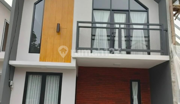 Rumah DEKAT STASIUN Siap Huni Pinggir Jalan Raya
