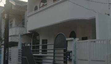 Disewakan Rumah Bagus 2 Lantai di Jl. Dahlia 4+1 Br, Lt 10x18 M2, Tomang, Jakarta Barat