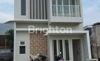Rumah Baru Siap Huni 2 Lantai Row Jalan Lebar di Tengah Kota Malang 