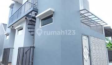 Dijual Rumah Kost Putri di Jln. Caringin Desa Sayang Kec. Jatinangor Kab. Sumedang 2 Lantai SHM Baru Hadap Timur