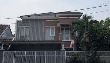 Rumah 2 Lantai, Bagus, Furnished, Shm, di Pusat Bisnis, Dekat Tollway, di Anggrek Loka, Bsd.