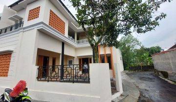 Rumah 2 Lantai Modern Minimalis Dekat Kampus Uii