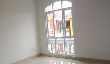 Rumah di Rumah Omaha village gading serpong dekat mall summarecon 3 Lantai disewakan siap huni