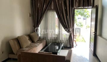 DISEWAKAN RUMAH DAN PERABOT DI GRAHA ESTETIKA TEMBALANG