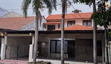 Disewakan Rumah Bagus Semi Furnished Dekat Ubaya, Surabaya