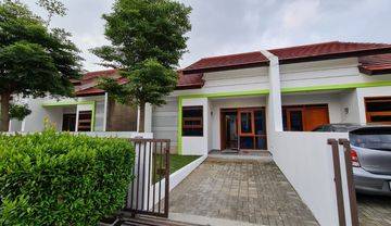 Rumah Dengan Taman 1 Lantai di Ciwastra Bandung