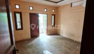 Rumah bisa untuk kantor atau tempat usaha lokasi di tengah kota 