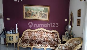 For Rent Rumah Modern 2 Lantai Hook di Surapati