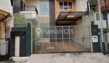 Rumah 3 Lantai Bagus SHM di Jln Seroja Semarang, Semarang