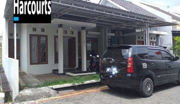 Rumah minimalis modern dalam cluster