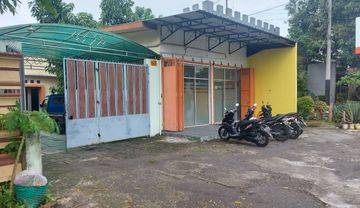 Rumah dan Ruang Usaha Strategis Pinggir Jalan Raya