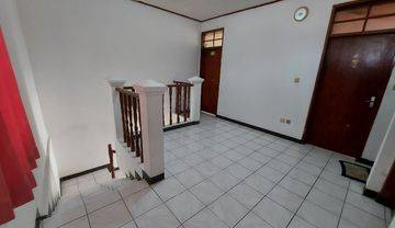 For Rent Rumah Luas Strategis di Sayap Pahlawan