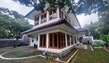 Disewakan Rumah Usaha Siap Pakai di Sayap Cipaganti Mainroad