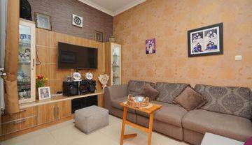 Rumah 3 Lantai di Bsd Strategis Bebas Banjir Harga Nego J13097