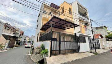 Jual Rumah Mandala Selatan, Tomang 6 Kamar Tidur Bebas Banjir