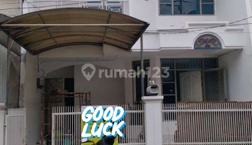 Disewakan Murah Rumah di Perumahan Green Garden, Jakarta Barat