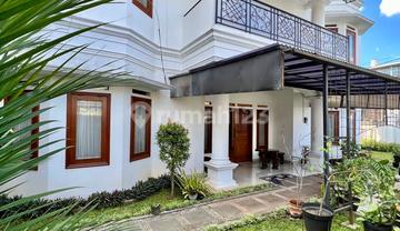 RUMAH MEWAH ASRI DAN NYAMAN LOKASI SANGAT STRATEGIS