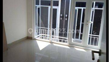Rumah modern dengan design klasik dijakarta barat