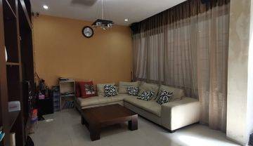 Hadap Utara Rumah Pik Manyar Permai Uk 8x17