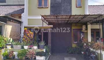 Di  murah rumah dalam cluster Antapani dekat terminal cicahem