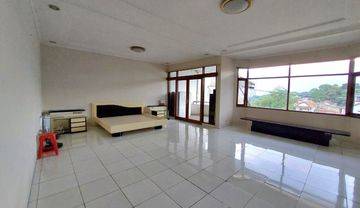 For Rent Rumah 2 Lantai di Jalan Hegarmanah, Bandung