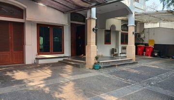 Rumah 450 M2 Cantik Asri Dengan Kolam Renang di Dharmawangsa