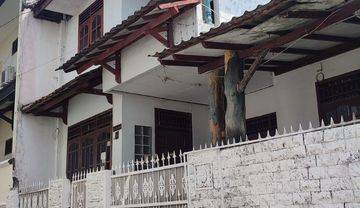 Rumah Strategis Beji Timur 2 Lantai 3 Kamar Tidur Semi Furnished