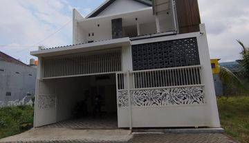 Rumah kost exlusif plus perabot plus rumah induk