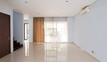 Serenia Hills Jakarta Selatan, 3 Kamar Bagus Asri Dekat Mrt