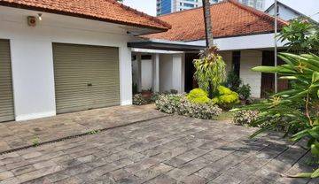 Rumah Tebet Jakarta Selatan Suasana Asri Ada Kolam Renang