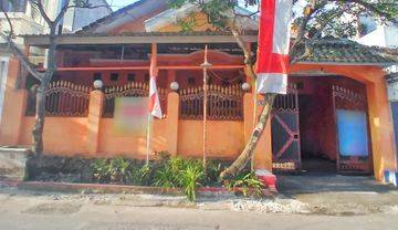 RUMAH LUAS STRATEGIS DI PINGGIR JALAN UTAMA PERUMAHAN