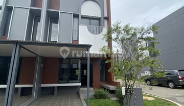 Rumah Baru Hook Ada Balkon Komplit Dekat Aeon Mall Stasiun Cisauk Kampus Prasmul