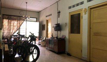 Rumah Hoek Luas Strategis Di Gandaria Tengah Jakarta